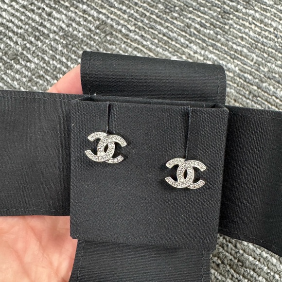 CHANEL CC LOGO STUDS EARRINGS - Picture 1 of 15